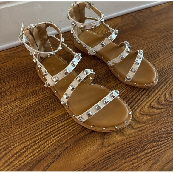 TAHARI girls white and tan studded gladiator sandals (size 13) - Picture 3 of 5